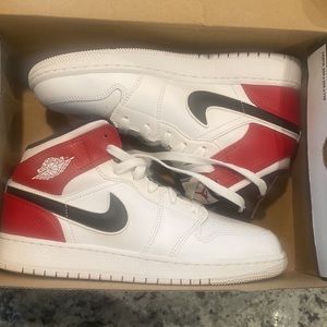 Air Jordan 1 mid size 5.5